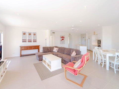 Bimbadeen Unit 3 - Across From The Beach - Lift In Complex - ACT Tourism 1