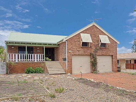 Birubi Beach House' 14 Campbell Avenue - Fantastic House And Close To The Surf Beach - ACT Tourism 0