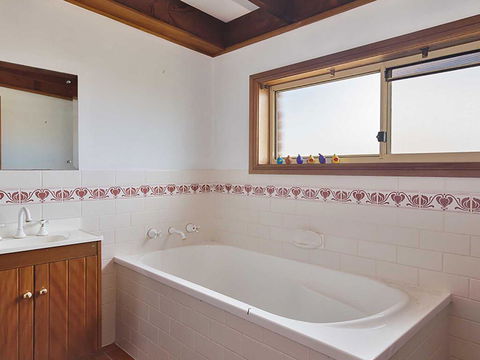 Birubi Beach House' 14 Campbell Avenue - Fantastic House And Close To The Surf Beach - ACT Tourism 2