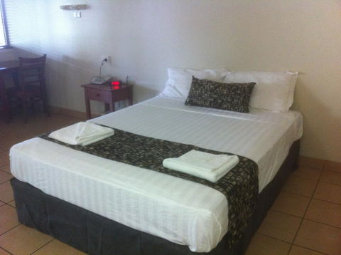 Black Nugget Hotel Motel - ACT Tourism 1