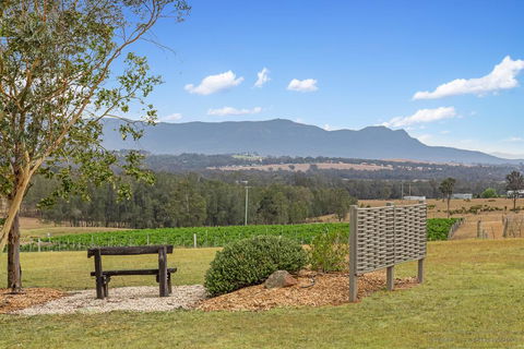 Blackwattle Retreats - ACT Tourism 0