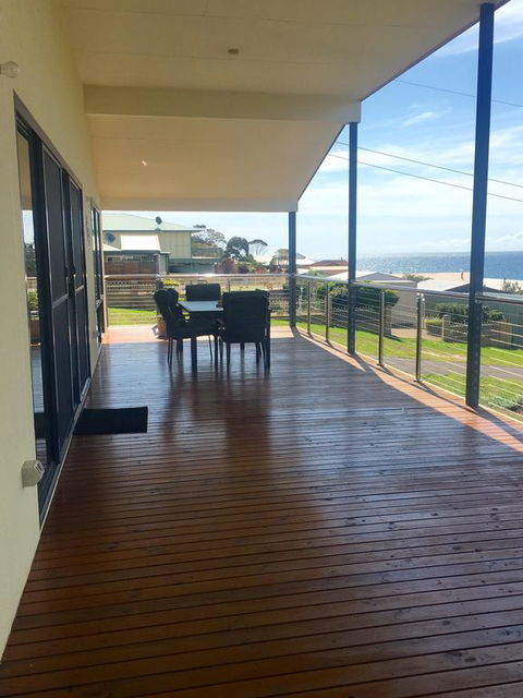 Blakeney Holiday House - ACT Tourism 3