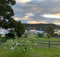 Blossoms on the Bay - Nubeena - ACT Tourism