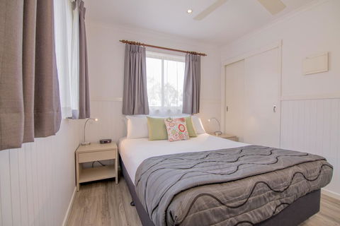 Blue Dolphin Holiday Resort - ACT Tourism 1