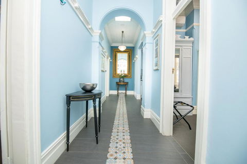 Blue Door Apartments Heritage Charm In CBD - ACT Tourism 3