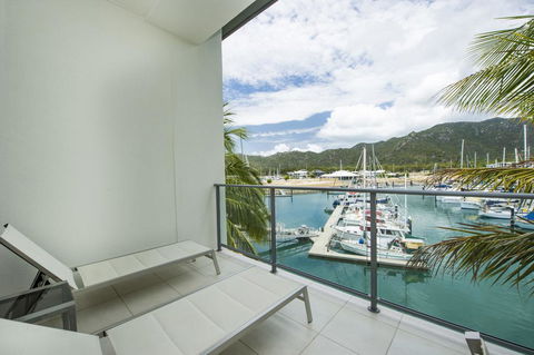 Blue On Blue Apartment 332 - ACT Tourism 1