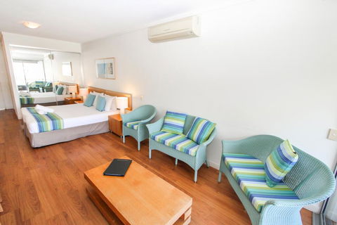 Blue On Blue Studio Room 1222 - ACT Tourism 1