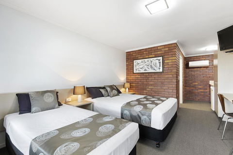 Blue Shades Motel - ACT Tourism 3