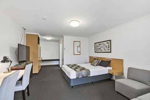 Blue Shades Motel - ACT Tourism 0