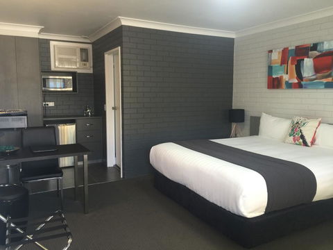 Blue Violet Motor Inn - ACT Tourism 0