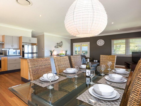 Bluewater - Riverfront Location With Water Views - ACT Tourism 3