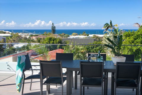 Bluey's Beach House - 5 Bedroom - ACT Tourism 1