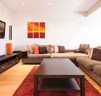 Bold modern 1 bed 10 mins from the city - ACT Tourism