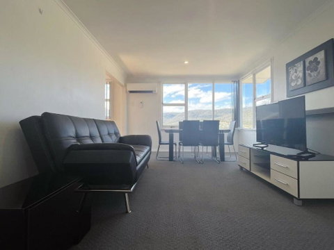 The Mountain Riveting House At Risdon Vale - ACT Tourism 3