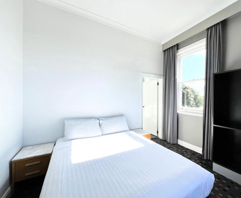 The Sunnyside Tavern, Broadmeadow - ACT Tourism 0