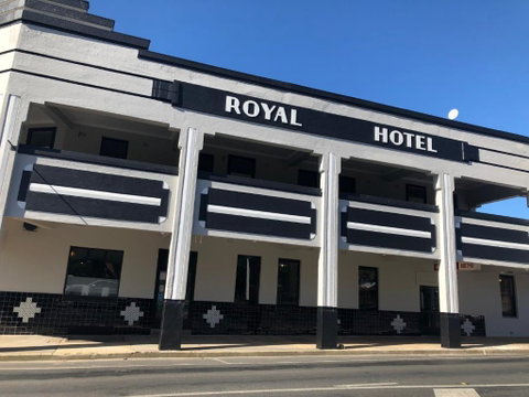 The Royal Hotel, Drouin - ACT Tourism 1