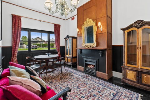 WARATAH At Queenscliff - ACT Tourism 0