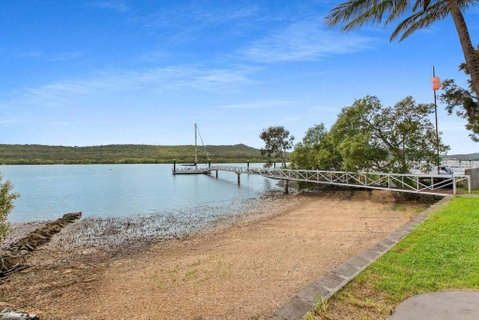 Waterfront, Deep Water Pontoon, Views To Straddie - ACT Tourism 2