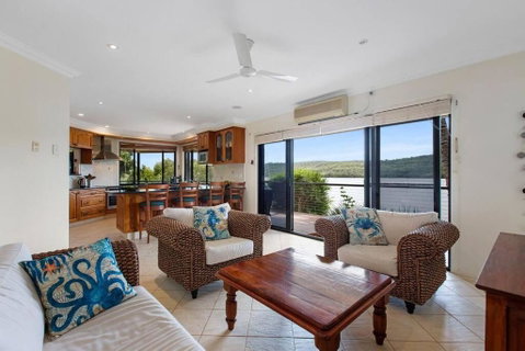 Waterfront, Deep Water Pontoon, Views To Straddie - ACT Tourism 1
