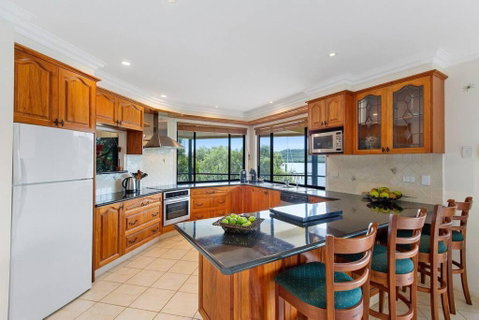 Waterfront, Deep Water Pontoon, Views To Straddie - ACT Tourism 3