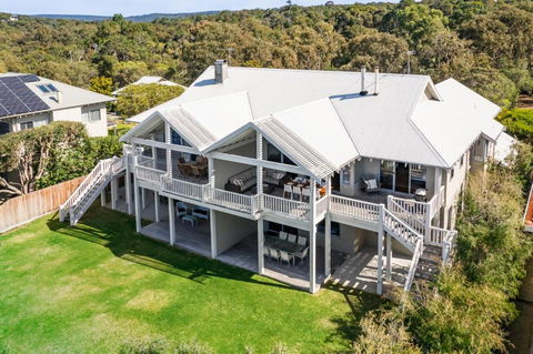 WATERFRONT - ACT Tourism 1