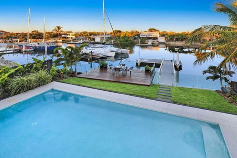 WATERFRONT HOME BORDERING MOOLOOLABA - ACT Tourism 1
