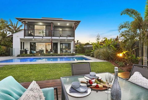 WATERFRONT HOME BORDERING MOOLOOLABA - ACT Tourism 0