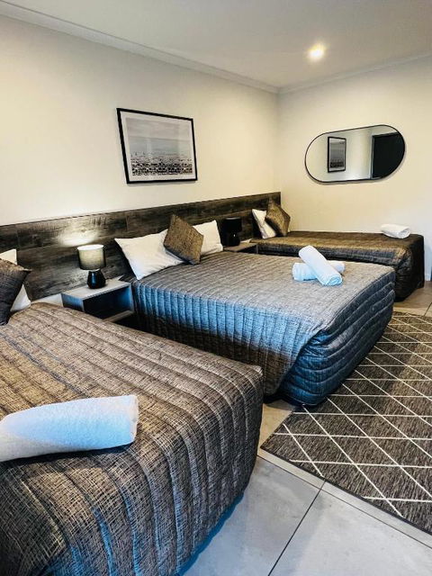 Y Motels Gympie - ACT Tourism 3