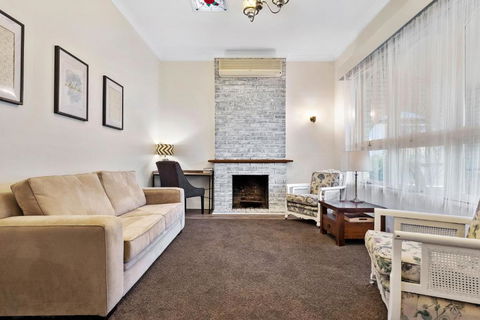 White On Wright Clare - ACT Tourism 3