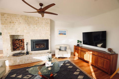 Wrights Bay House - ACT Tourism 1