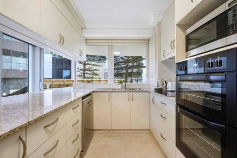 Zenith 2Bd Absolute Beachfront Surfers Paradise - ACT Tourism 2