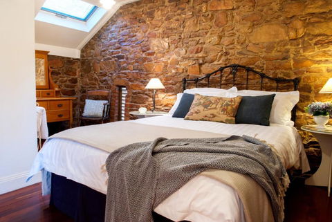 Byronsvale Vineyard And Accommodation - ACT Tourism 3