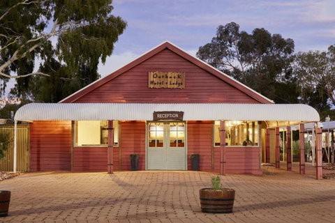 Outback Hotel - ACT Tourism 0