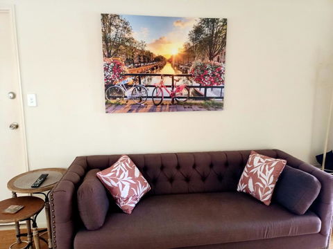 Tingalpa Townhouse Treat - ACT Tourism 2