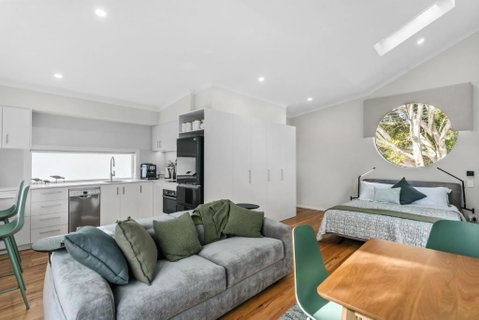 WILL56 - Gumtree Studio - ACT Tourism 0