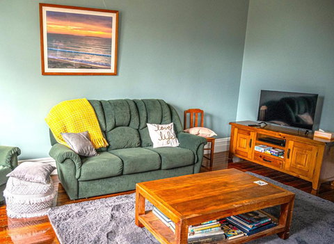 Yambaco0na House - ACT Tourism 2