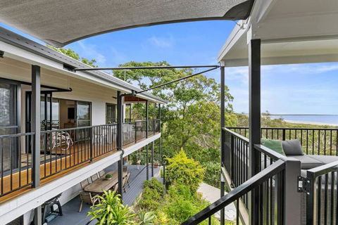 YARABIN - Luxury Home With Ocean Views - ACT Tourism 3