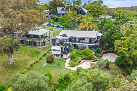 YARABIN - Luxury Home With Ocean Views - ACT Tourism 2