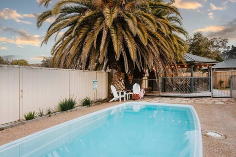 Yarranvale On Gladstone - A Gorgeous Country Abode - ACT Tourism 0