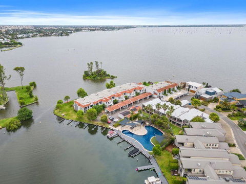 Yarrawonga Lakeside Apartment 50 - ACT Tourism 1