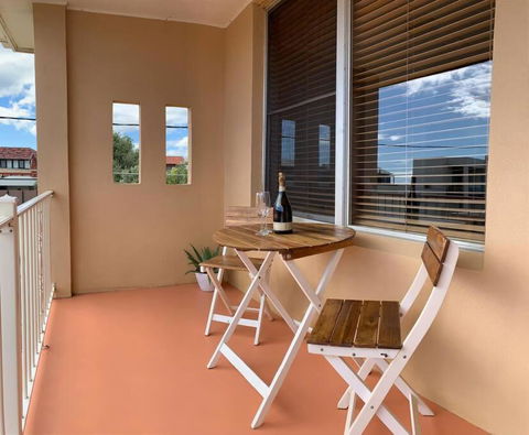 Yarrumla Beach Lodge - ACT Tourism 0