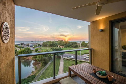 ZEN BY THE OCEAN - 1-BR Executive Biz Retreat - ACT Tourism 0