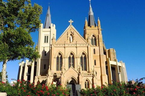 Perth Scavenger Hunt: Perched On A Swan - ACT Tourism 1