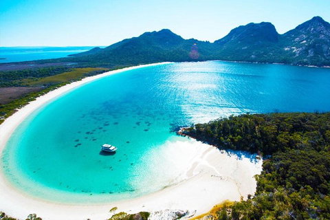 Wineglass Bay Private Charter Service - ACT Tourism 2