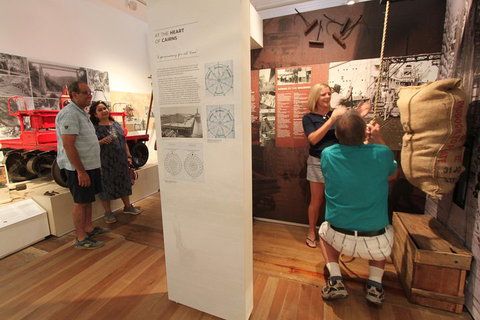 Cairns Aquarium And Small Group City Sightseeing Tour - ACT Tourism 1